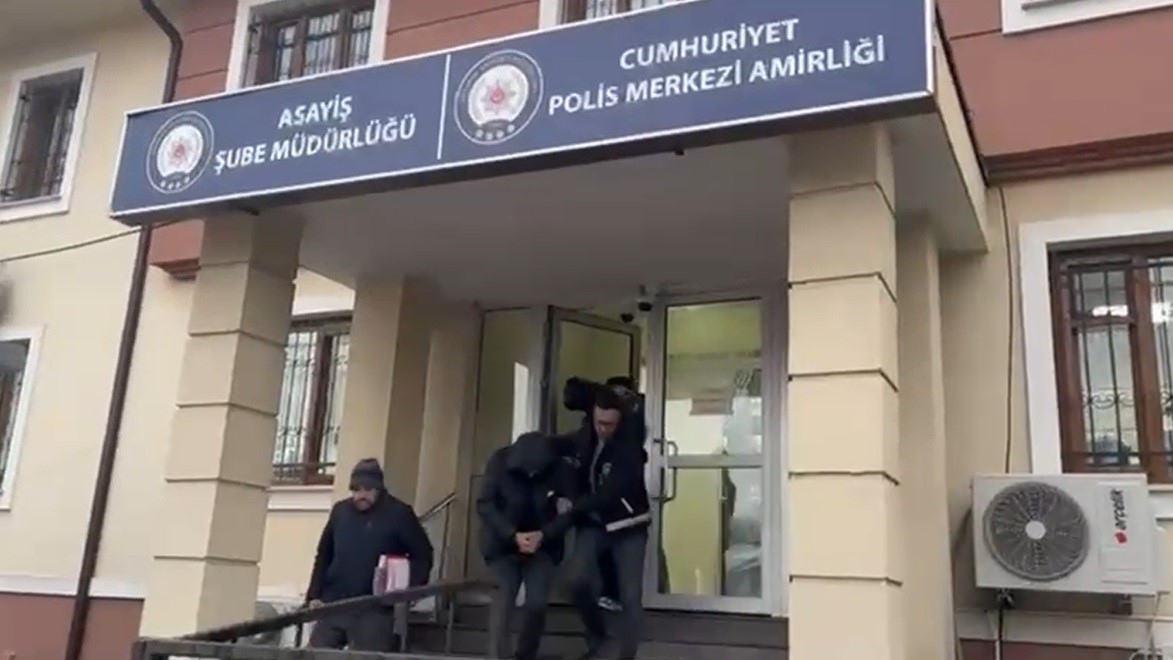 İstanbul'da yakalanan şüpheliler tutuklanarak cezaevine gönderildi.