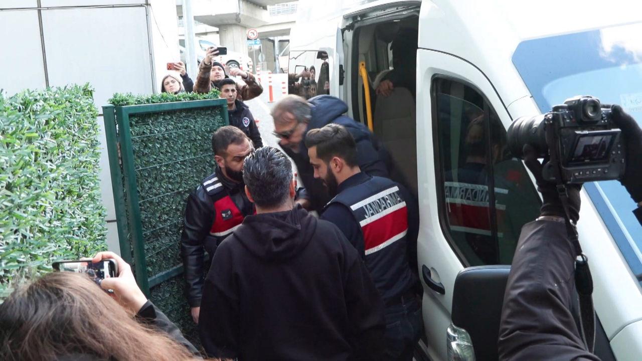 Gözaltına alınan Oktay Kaynarca, sağlık kontrolü için hastaneye getirildi.