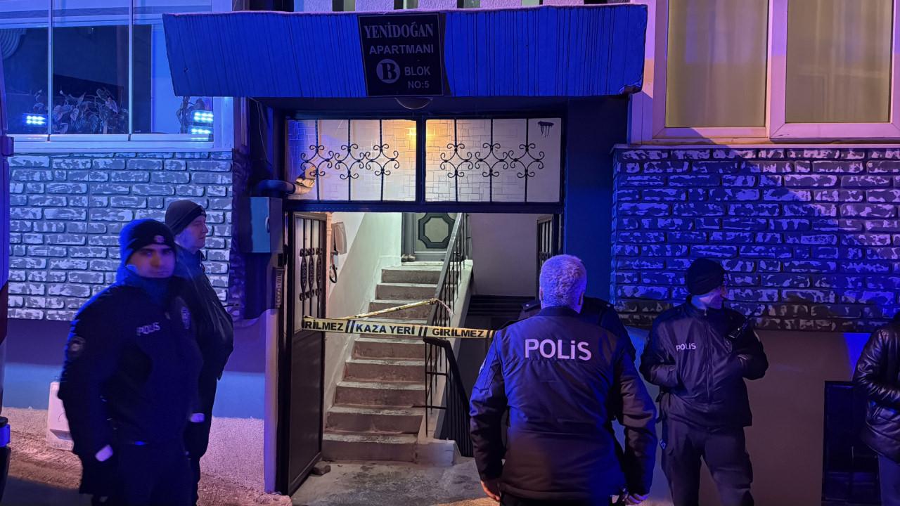 Hasan K. (77) oturduğu apartmanın merdiven boşluğunda komşusu tarafından ölü bulundu.