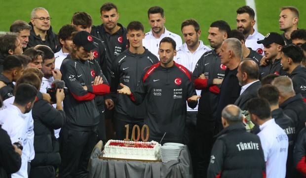 A Milli Takım'ın kaptanı sakatlandı: Bir s&uuml;re sahalardan uzak kalacak