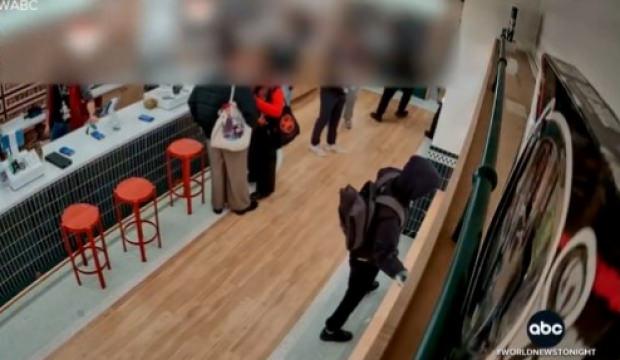 ABD'de 100 bin dolarlık soygun! Silahla girip &ccedil;eki&ccedil;le camları kırdılar