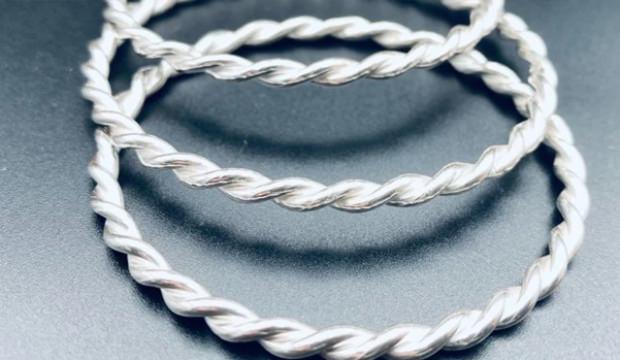 Altın fiyatları el yakınca ilgi oraya kaydı: G&uuml;m&uuml;ş burma bilezikler d&uuml;ğ&uuml;nlerin yeni g&ouml;zdesi oldu!