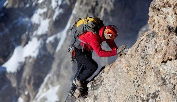 Aylarca cesedi aranan dağcı 'kırmızı nokta' ile bulundu