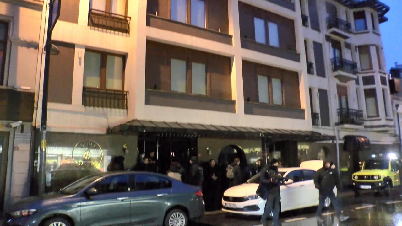 Otelde kaçak yapılar, bu sabah itibariyle yıkılmaya başlandı. 