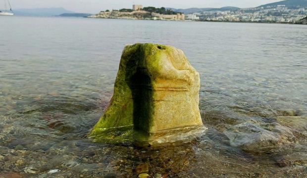 Deniz suyu &ccedil;ekildi; Roma d&ouml;nemine ait mermer kaide ortaya &ccedil;ıktı