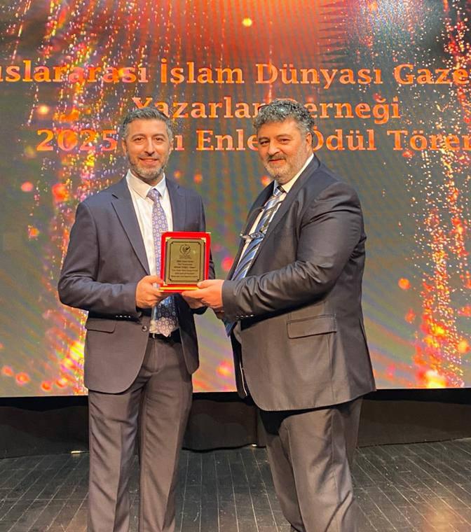 Haber7 Yılın Haber Sitesi seçildi. Ödül, Haber7 Yayın Koordinatörü Fuat Öner'e takdim edildi.