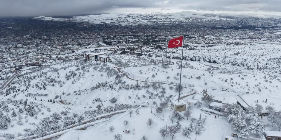Elazığ&rsquo;da kış masalı: Kartpostalları aratmıyor!