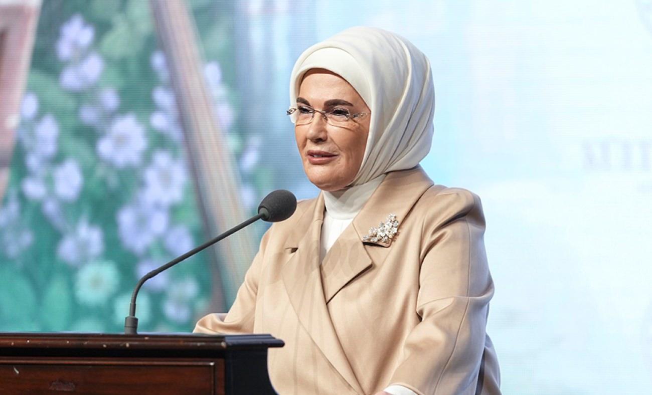 Emine Erdoğan'dan "Tıp ve K&uuml;lt&uuml;r-Sanat Sempozyumu"na ilişkin video paylaşımı