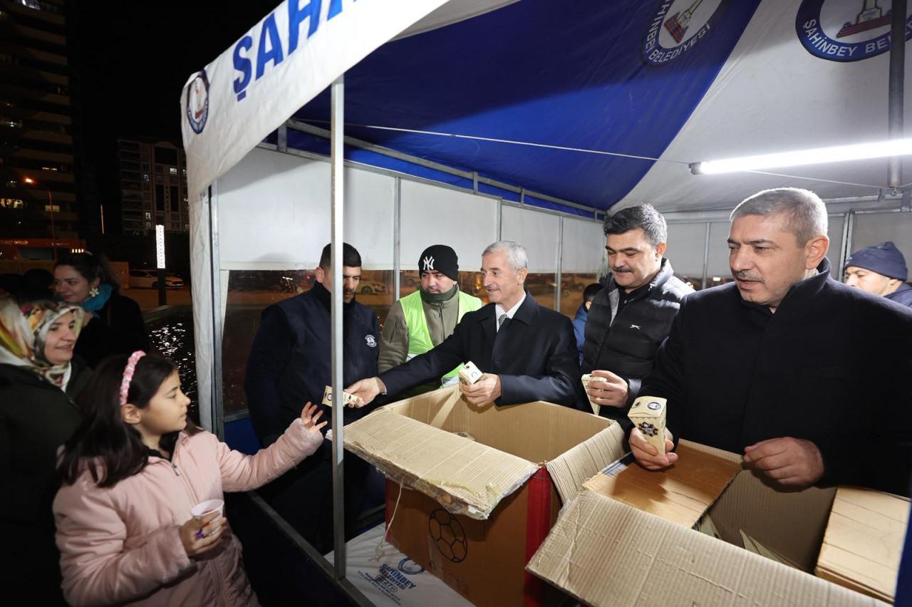 Lokum eikram edildi. 