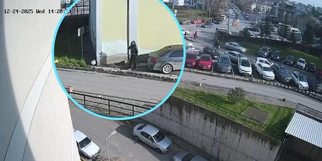 Kendilerini savcı ve polis olarak tanıtan dolandırıcıları kameralar ele verdi.