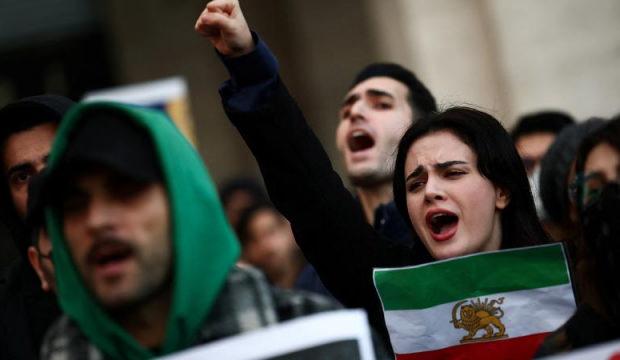 Tahran'da dosyalar inceleniyor: Bazı g&ouml;stericiler kamuya a&ccedil;ık yargılanacak