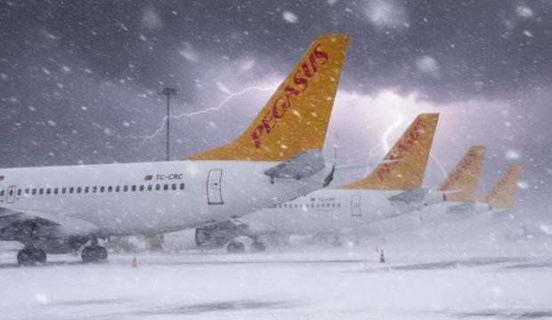 İstanbul'da kar alarmı: Ajet ve Pegasus seferleri iptal etti!