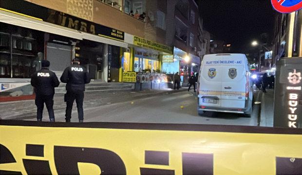 Kebap yemeye gelenlerin &uuml;zerine kurşun yağdı: 2 yaralı