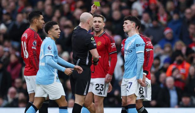 3 gol VAR'dan d&ouml;nd&uuml;! Manchester derbisinde tarihi s&uuml;rpriz