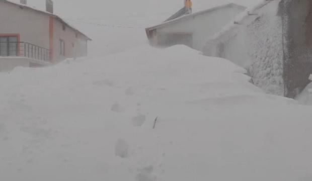 Meteoroloji uyarmıştı! Kar kalınlığı 3 metreyi buldu
