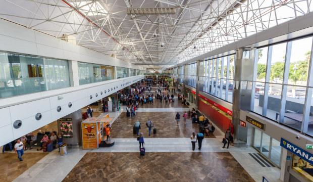 &Ouml;l&uuml; eşini 'yolcu gibi' u&ccedil;ağa bindirmeye &ccedil;alıştı