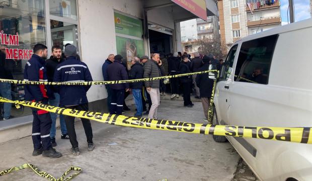 Oto tamir d&uuml;kkanında korkun&ccedil; olay: 2 arkadaş &ouml;l&uuml; bulundu