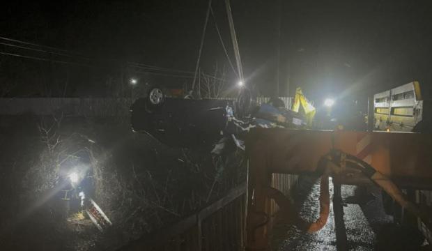 Otomobil &ccedil;aya u&ccedil;tu: Baba ve oğlu &ouml;ld&uuml;