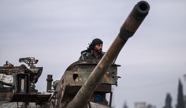 Suriye'de SDG balonu 24 saatte patladı: Petrol&uuml;n y&uuml;zde 70'ini kaybettiler! Karargah d&uuml;şt&uuml;