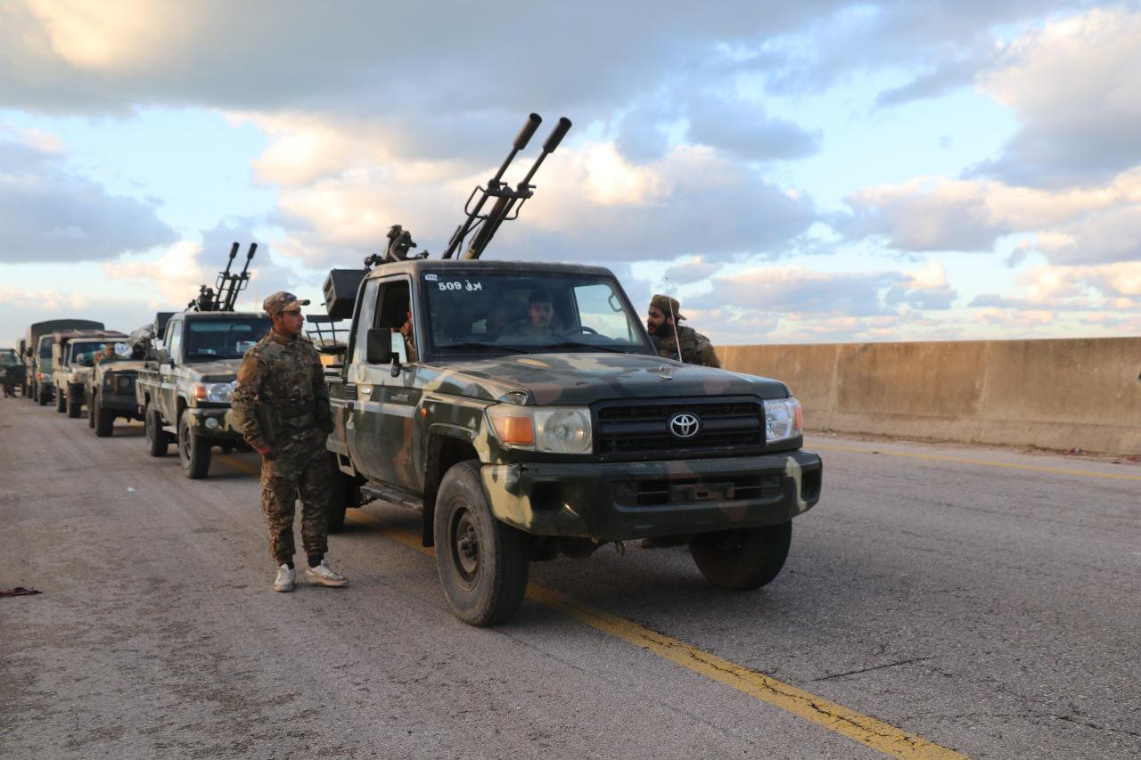 Suriye ordusu, SDG'nin işgalindeki Deyr Hafir hattına takviye yapıyor.
