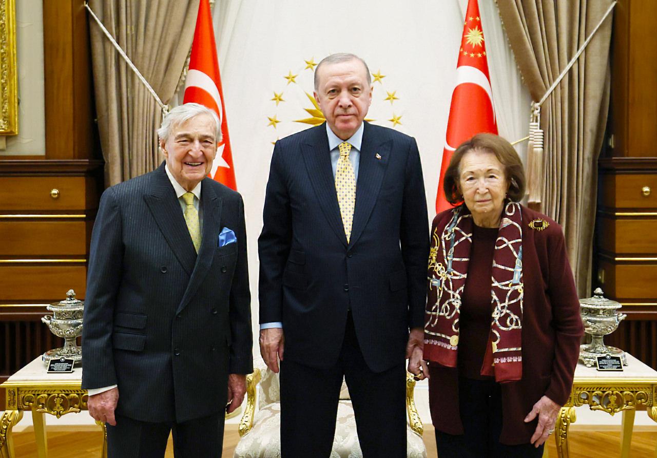 Cumhurbaşkanı Erdoğan, Rahmi Koç ile kardeşi Semahat Arsel'i Beştepe'de kabul etmişti.