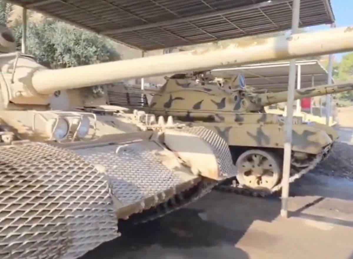 Suriye ordusu, YPG'li teröristlerin kaçarken geride bıraktığı tankları ele geçirdi.