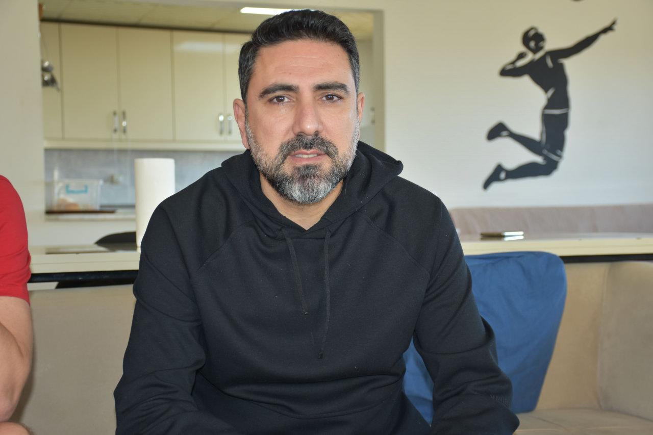 Cizre Belediyespor Erkek Voleybol Takımı, maddi imkansızlar nedeniyle SMS Grup Efeler Ligi'nden çekilmenin eşiğine geldi. Takımın antrenörü Behmen Cıvıldak, AA muhabirine konuştu.