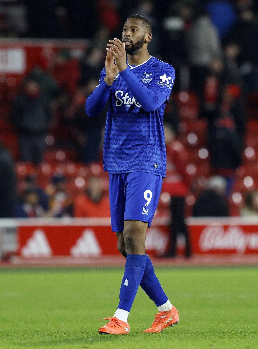 Gineli forvet oyuncusu Beto, Everton formasıyla bir müsabakada.