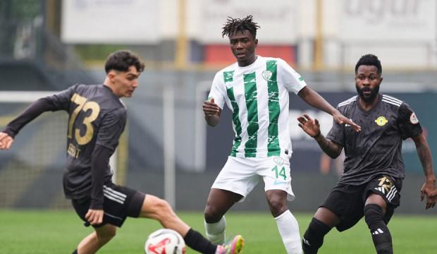 Esenler Erokspor, 3 golle kazandı! Lider Amedspor'a g&ouml;z kırptı 