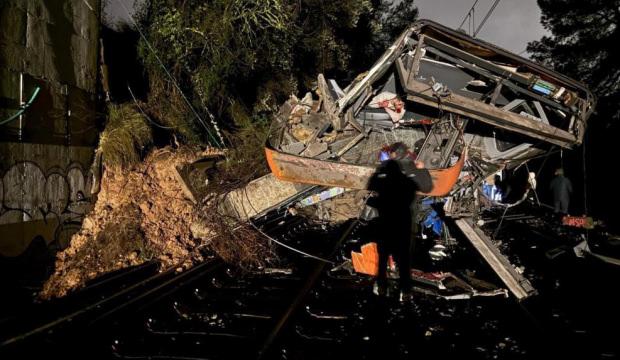 Son dakika: &Uuml;lke şokta! 3 g&uuml;nde &uuml;&ccedil;&uuml;nc&uuml; tren faciası! 42 kişi hayatını kaybetmişti