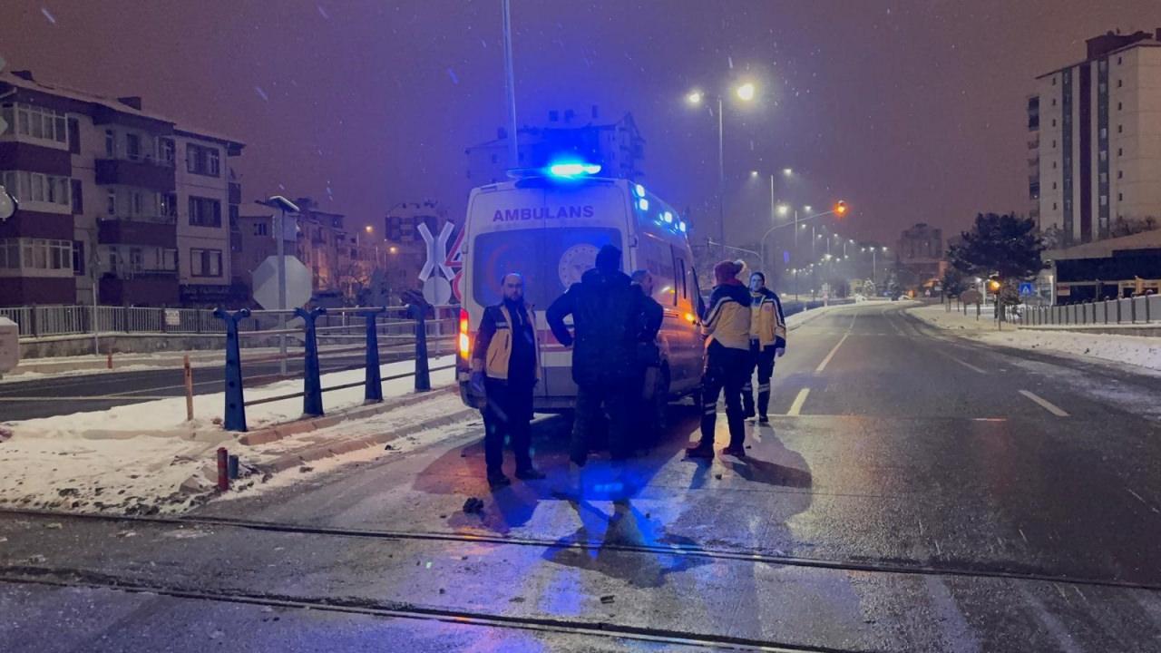 Sağlık ekipleri tarafından yapılan kontrollerde sürücünün yaralanmadığı belirlendi. 