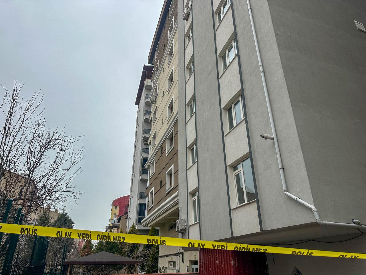 Apartman yöneticisinin düşerek hayatını kaybettiği bina.