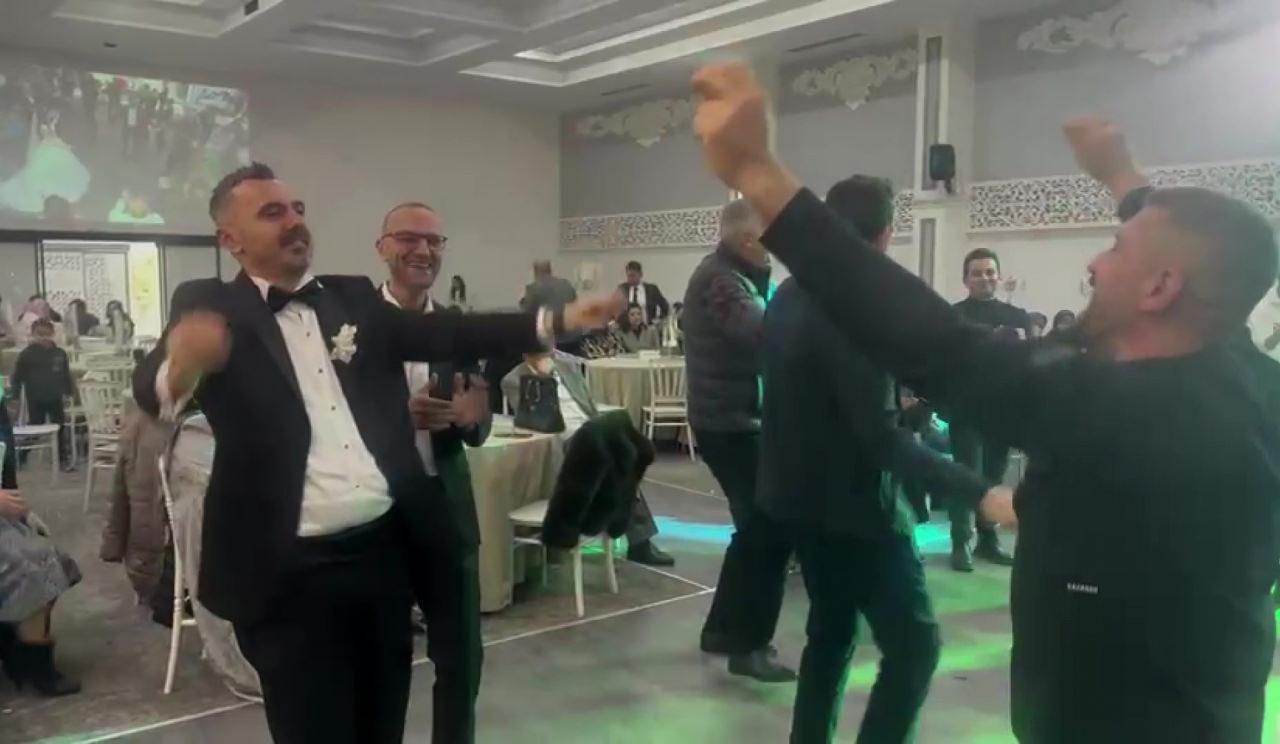 Eğlenceli anlar sonrası damat ve arkadaşları doyasıya eğlendi.