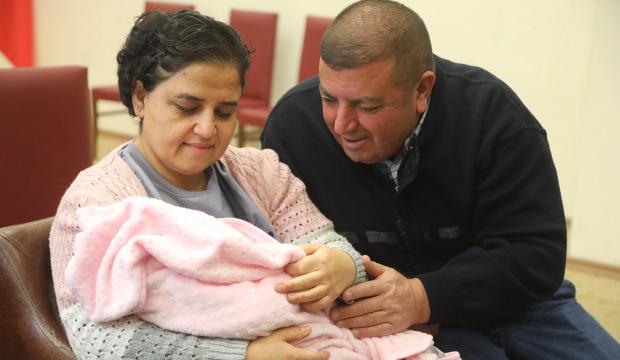 Ahmet bebekten sonra, bu kez de Emine bebeğe aile oldular 