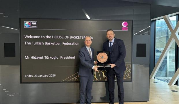 TBF Başkanı T&uuml;rkoğlu&rsquo;ndan FIBA Genel Sekreteri Zagklis&rsquo;e ziyaret