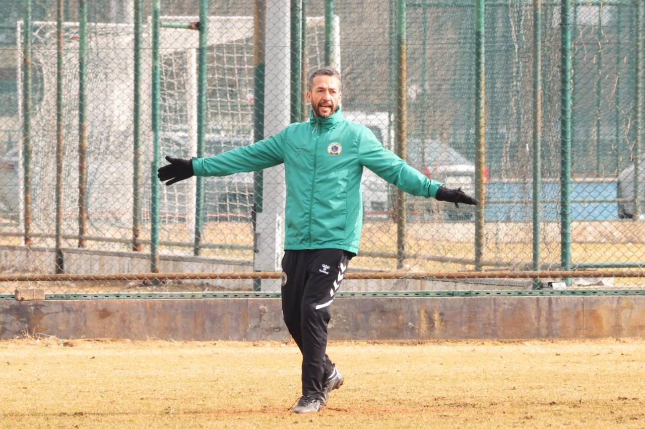 Bilal Kısa, Menemen FK'da teknik direktör olarak çalışıyor.