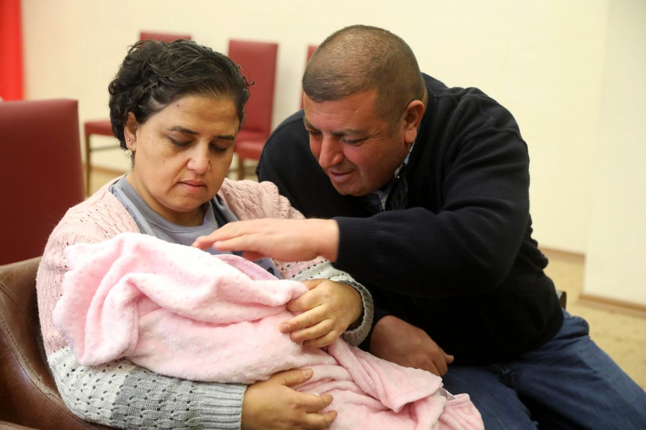  Mümine ve Musa Ali Yıldız (49) ve 3 aylık Emine bebek