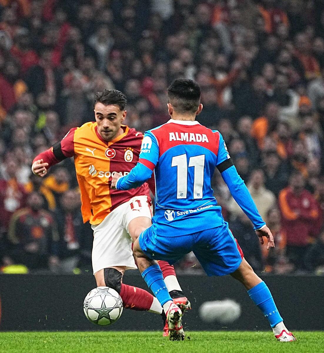 Şampiyonlar Ligi'nde oynanan Galatasaray-Atletico Madrid karşılaşması. Yunus Akgün ve Almada