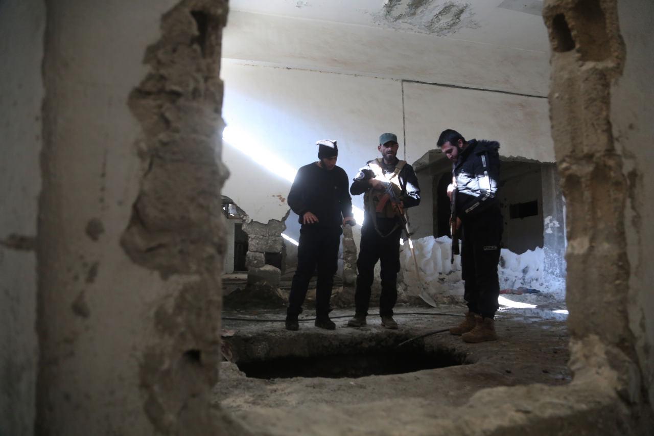 Suriye'nin kuzeyindeki terör örgütü YPG/SDG'den kurtarılan Rakka ilindeki el-Esved Stadyumu altında bulunan tünel şebekesi ve hapishane, Anadolu Ajansı ekibi tarafından görüntülendi.