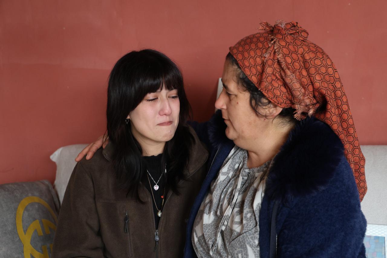 arış Şahin'in çocukluk arkadaşı Zahide Güvercin ve annesi Necla Şahin