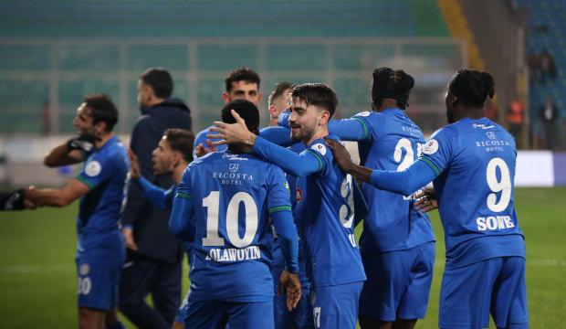 S&uuml;per Lig ekibi ma&ccedil;ın hakemine &ouml;fke kustu: G&uuml;n gelir hesap d&ouml;ner