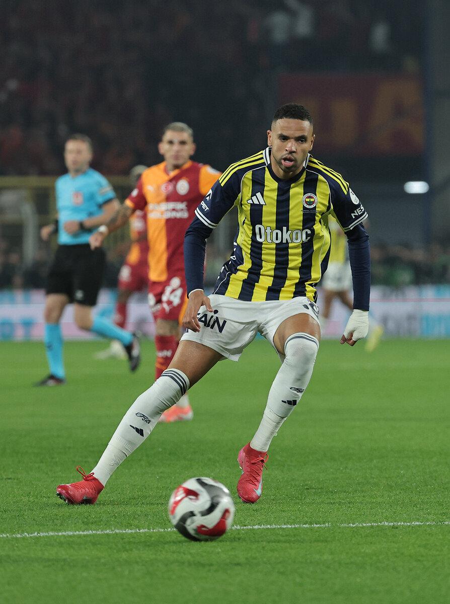 Youssef En-Nesyri, Fenerbahçe ile Galatasaray arasında oynanan müsabakada.
