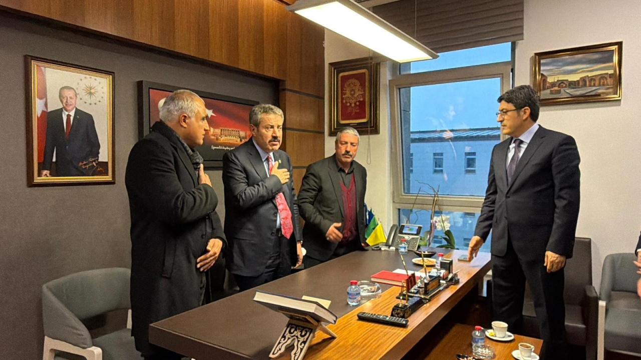 Şırnak'ın Silopi ilçesinde 3 kişinin hayatını kaybetmesine neden olan ve 13 yıldır devam eden kan davası, AK Parti Şırnak Milletvekili Arslan Tatar'ın öncülüğünde TBMM'de sağlanan barışla sona erdi.