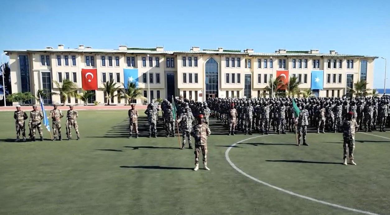 TÜRKSOM'da bir mezuniyet töreni