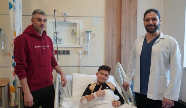 Batman'da ameliyat edilen &ccedil;ocuğun bel kemikleri &ccedil;ıkarılıp tekrar takıldı