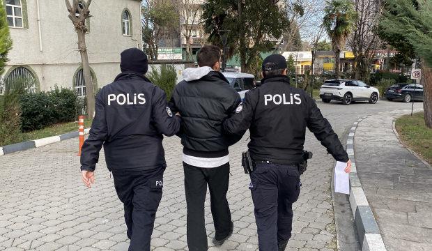 Belediye otob&uuml;s&uuml;nde dehşet! &ldquo;Yan baktınız&rdquo; diyerek otob&uuml;ste 2 kişiye bı&ccedil;ak &ccedil;ekti!