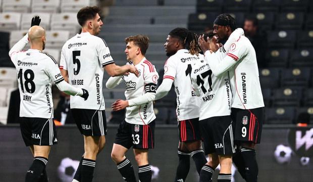 Beşiktaş'ın yıldızı takıma veda ediyor: Havalimanında g&ouml;r&uuml;nt&uuml;lendi