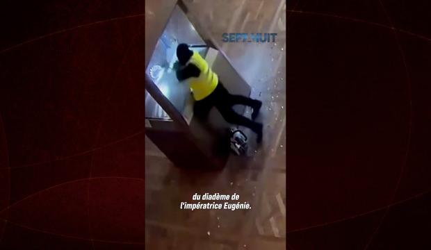 D&uuml;nyanın konuştuğu Fransa'daki Louvre soygununun yeni g&ouml;r&uuml;nt&uuml;leri ortaya &ccedil;ıktı