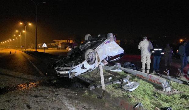 Feci kaza! 1 yaşındaki bebek &ouml;ld&uuml;, anne ve baba yaralandı