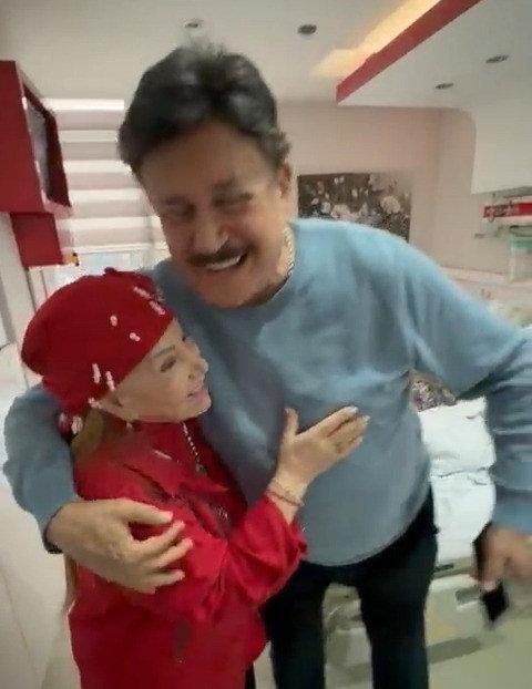 Bedia Akartürk ve Gökhan Güney'in Samsun'da karşılaşma anı.